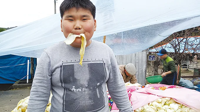 12 용필이 김장 입에 물고