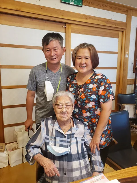 [마을소식] 조찬수어르신 막내딸 부부와 함께