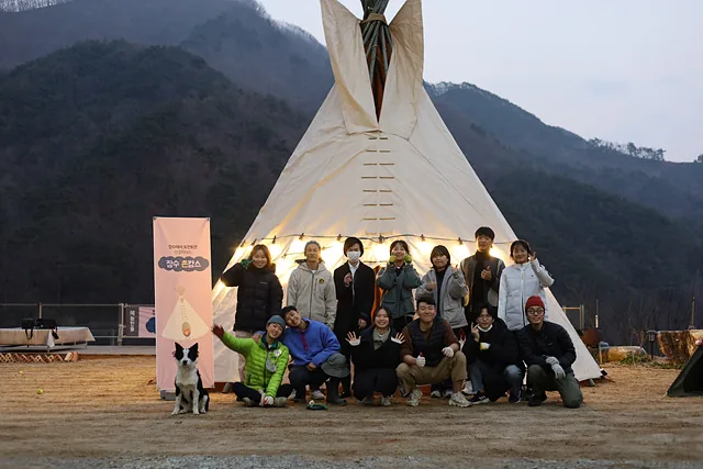 [마을소식]김윤주 장수청년들과 단체사진