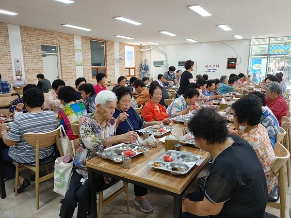 [마을소식] 화산교회 삼계탕 (3)