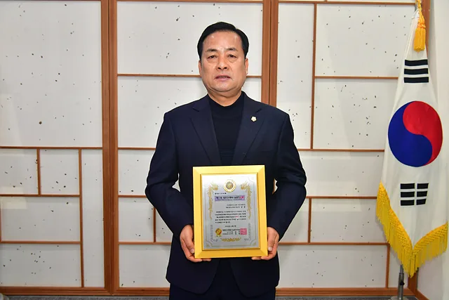 완주군의회 서남용 의원, 제11회 대한민국행복나눔봉사 대상 수상