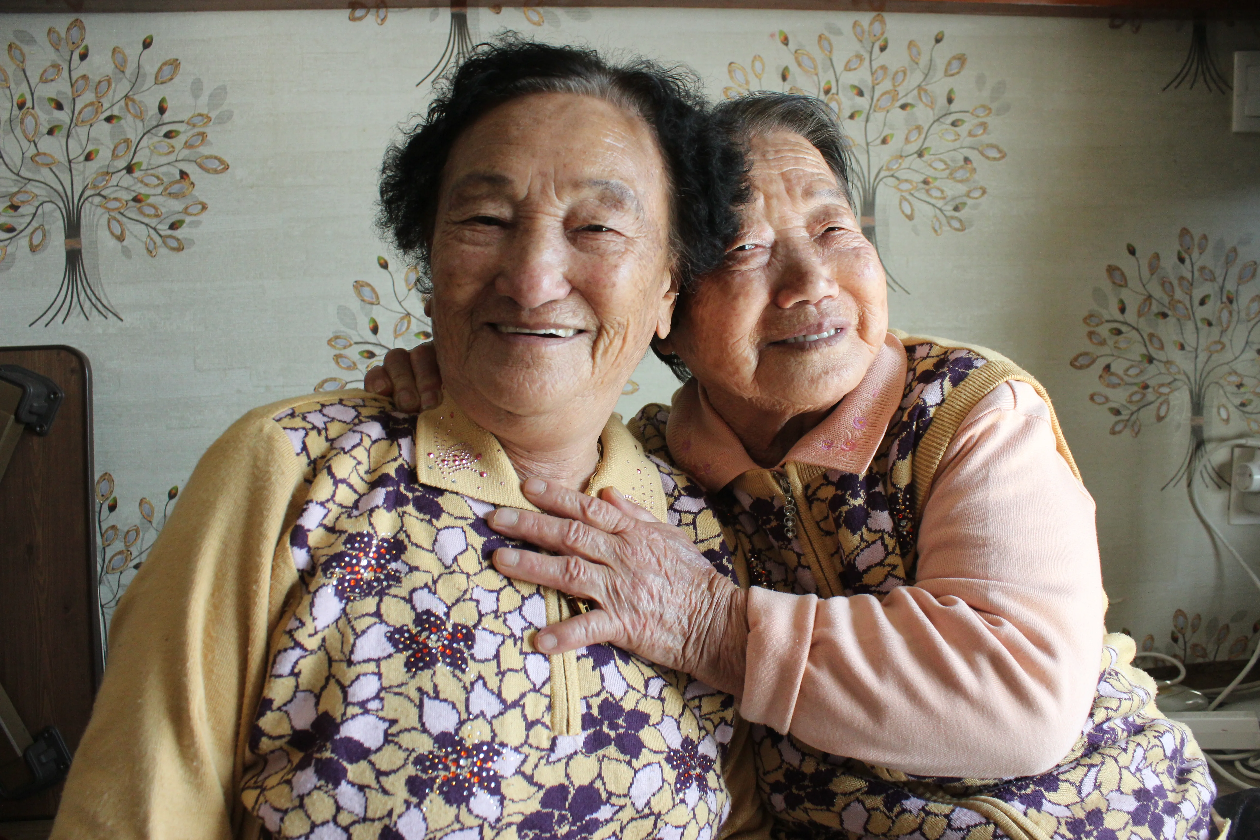 쌍둥이 같은 두분 왼 장복례, 오 신덕희 (2)