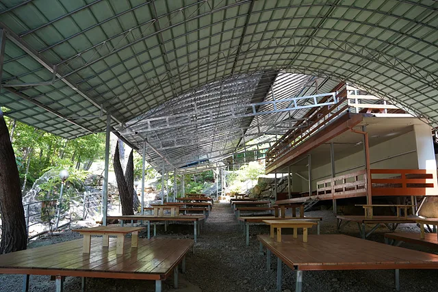 곧 여름이 되면 전국에서 모여든 사람들로 가득할 것이다