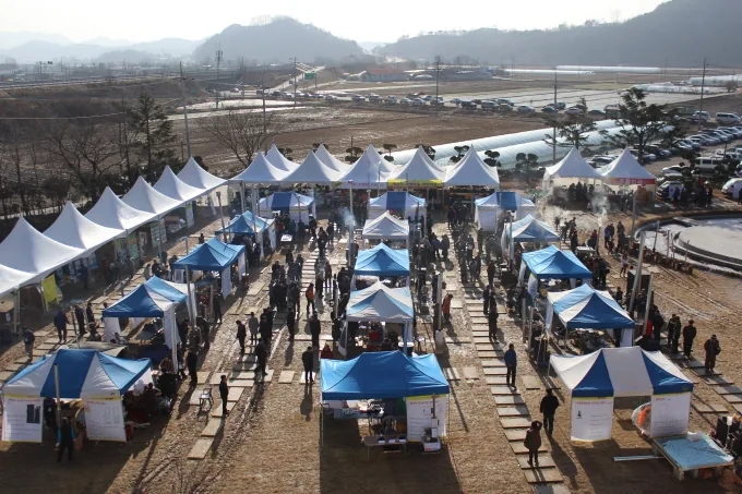 [포토뉴스] '나는 난로다' 이튿날 더욱 뜨거운 열기