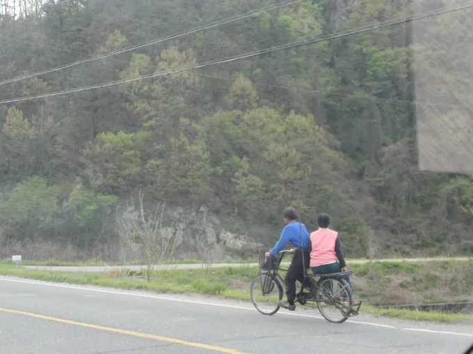 [풍경] 부부의 정겨운 동반