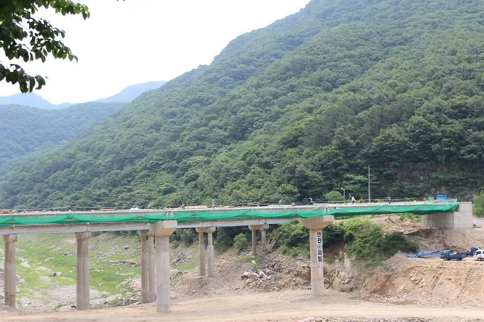[포토뉴스] 동상으로 가는 새 교량 건설 한창