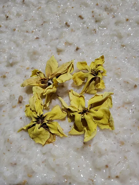 인옥 씨의 목련주 빚기