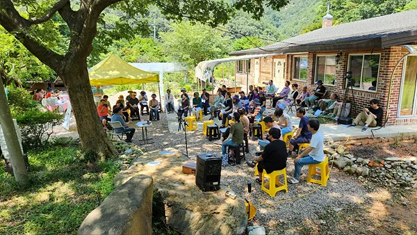 사유화 반대 토요 걷기 3주년 행사. 80여 명의 참가자가 모인 가운데 하승수 농본 대표의 강연이 진행되었다