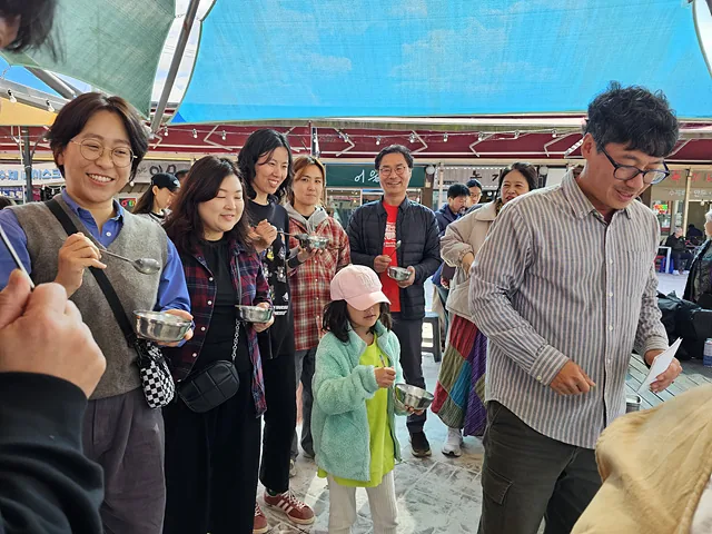 참가자들과 구경객들