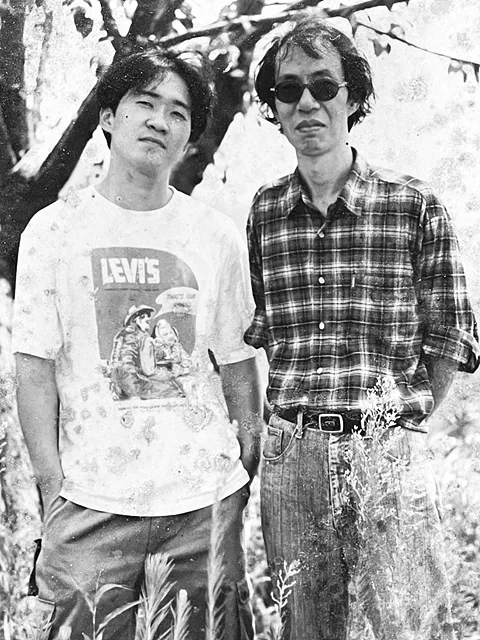 젊은 시절 여익수(왼쪽) 작가와 그의 스승.