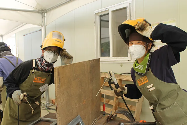 왼쪽부터 장수진, 김정윤 씨