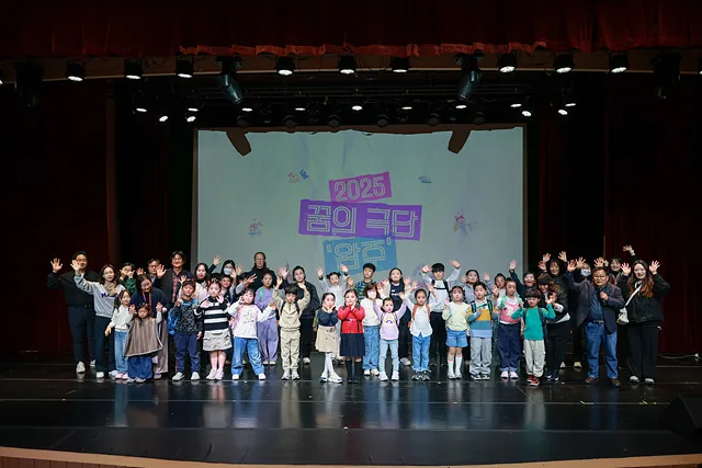 [꿈의 극단 '완주'] 무대 위 펼쳐진 작은 별들의 일상 이야기