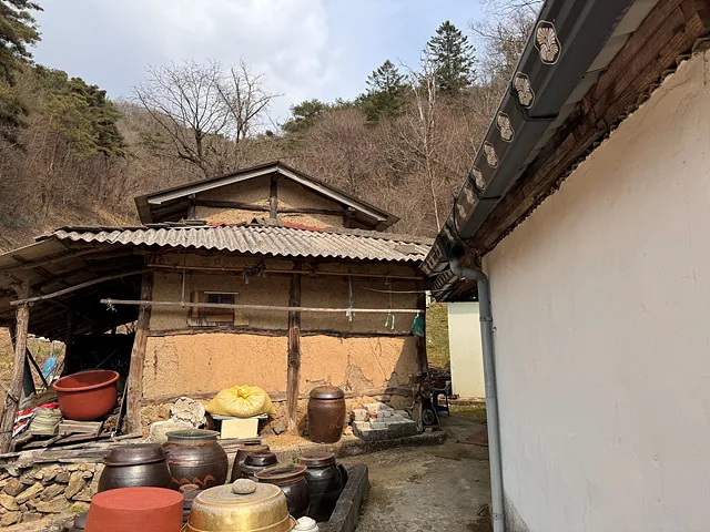 황토로 지어 옛날 집