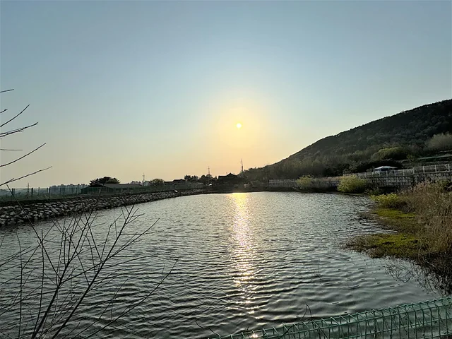 # 집 옆 저수지