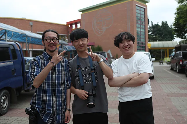 삼우초 졸업생들의 봉사 송윤성 맨왼쪽외 친구들 (2)