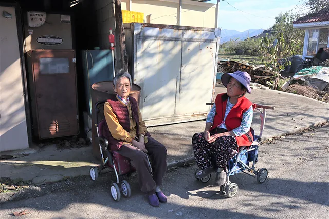 이연례(95), 김옥순(90) 어르신
