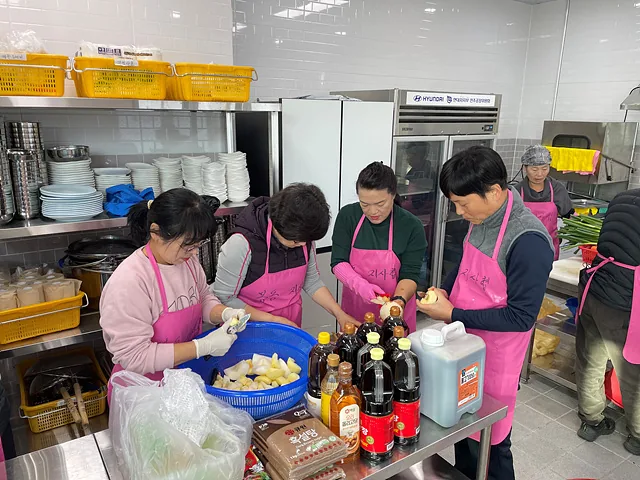 봉동읍지역사회보장협의체 소속 위원들