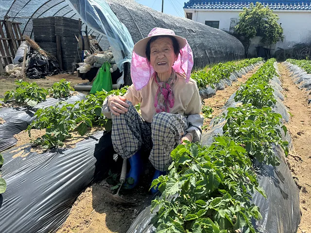 환하게 웃는 유경님 어르신