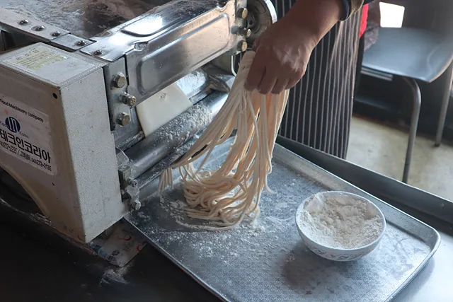 직접 반줄을 만들고 면을 뽑아 사용한다.