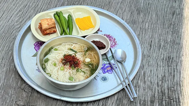 아줌마국수 물국수 차림