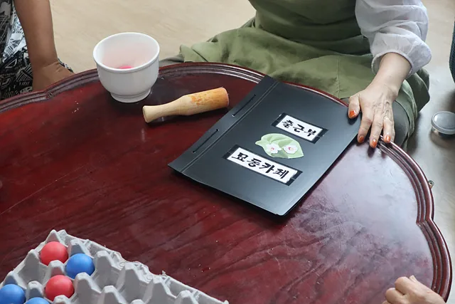 박나연 씨가 직접 만든 묘동카페 출석부