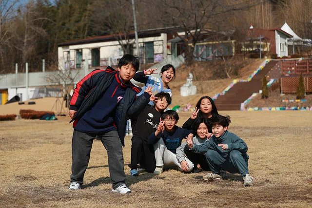 경찰과도둑놀이 하는 아이들