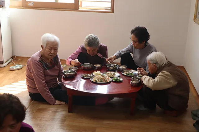 [노거수 아래, 봄이 오는 원수선마을] 꽃지짐 부치던 회꼬골 추억은 보름으로 이어지네