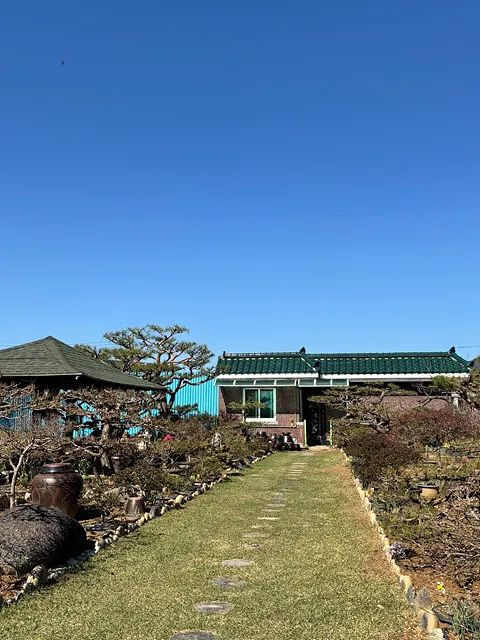 입구에서 바라본 이영구 씨의 정원