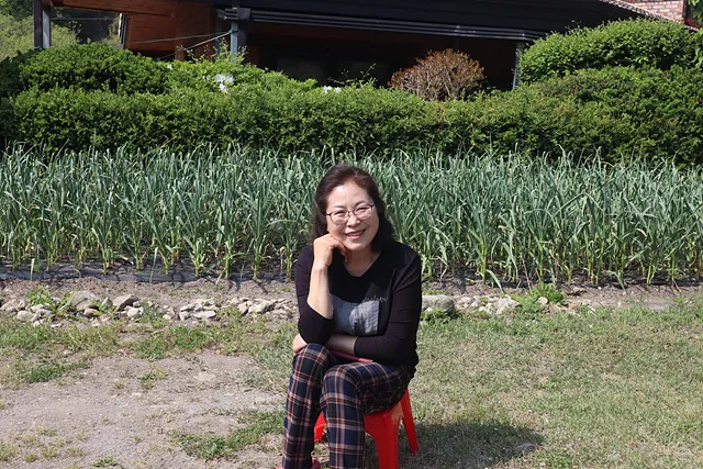사람들과 함께하는 시간이 즐거워 늘 웃음을 달고 사는 이난옥 부녀회장