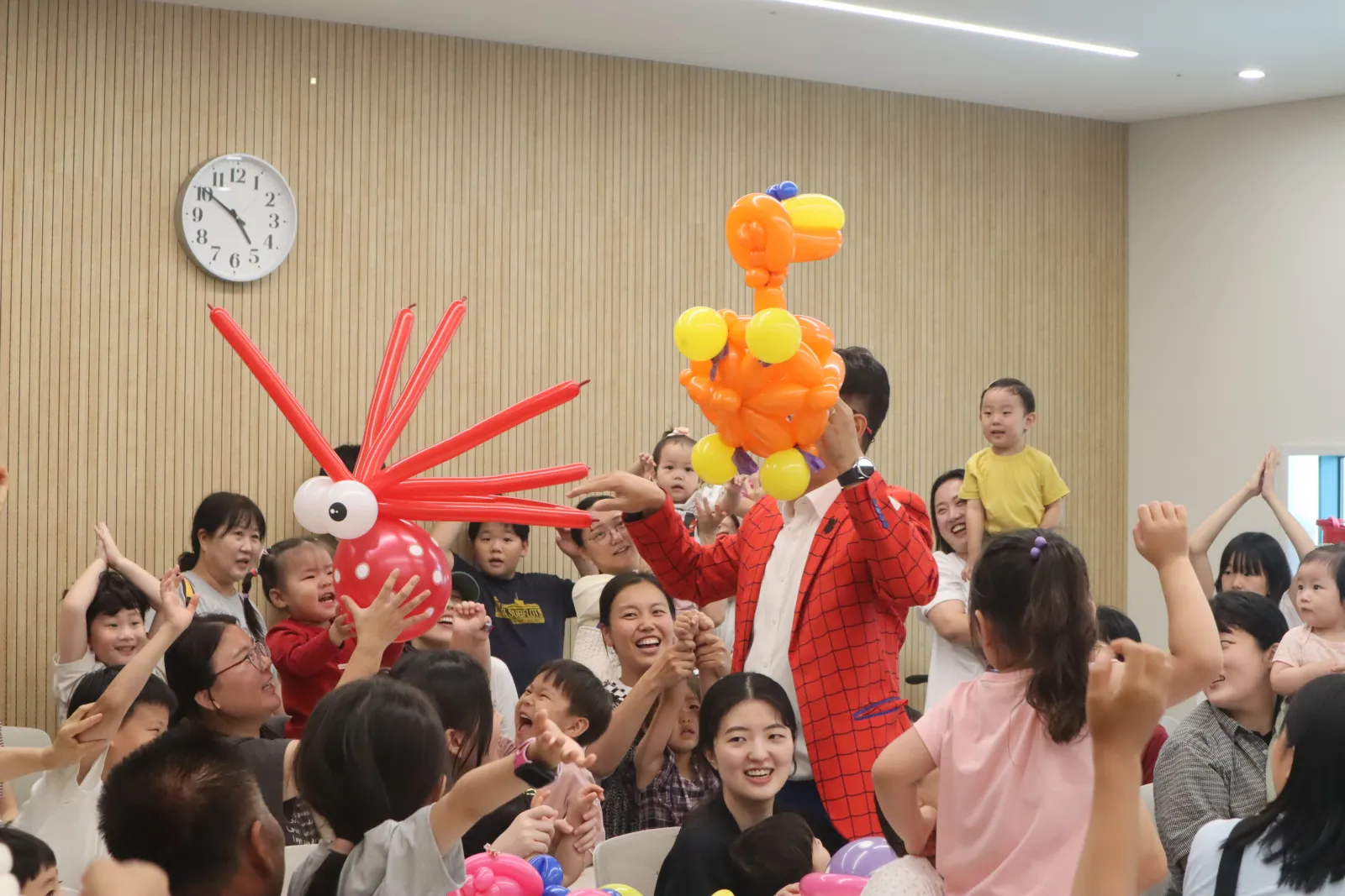 개관식 행사 풍선 공연 (8)